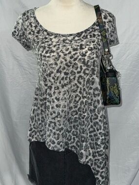 BONGO Gray Leopard Scoop Neck Short Sleeve Top Y2K